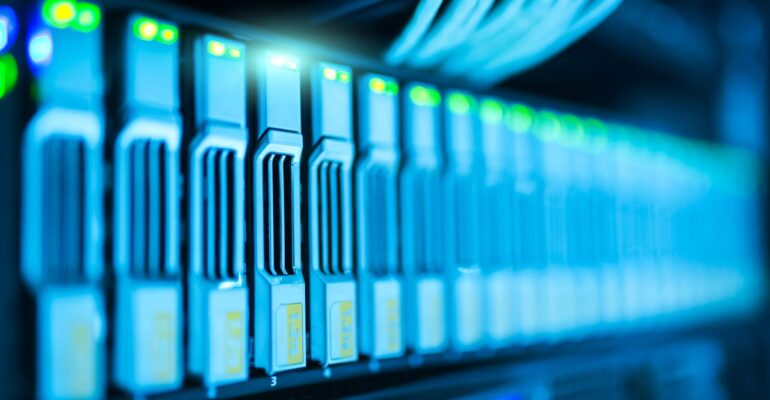 Certificarile in domeniul cloud computing au devenit extrem de valoroase, atat pentru profesionistii care le obtin, cat si pentru companiile care beneficiaza de angajati calificati.