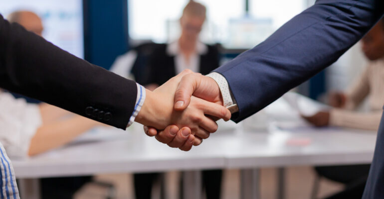 5 caracteristici ale unui lider eficient. Hai sa vedem ce inseamna cu adevarat un lider eficient si de ce soft skills-urile fac diferenta.