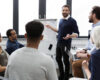 Liderii trebuie sa investeasca in dezvoltarea echipei. Cursurile online si programele de training contribuie la cresterea competentelor.