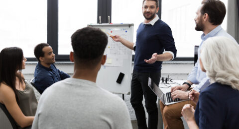 Liderii trebuie sa investeasca in dezvoltarea echipei. Cursurile online si programele de training contribuie la cresterea competentelor.